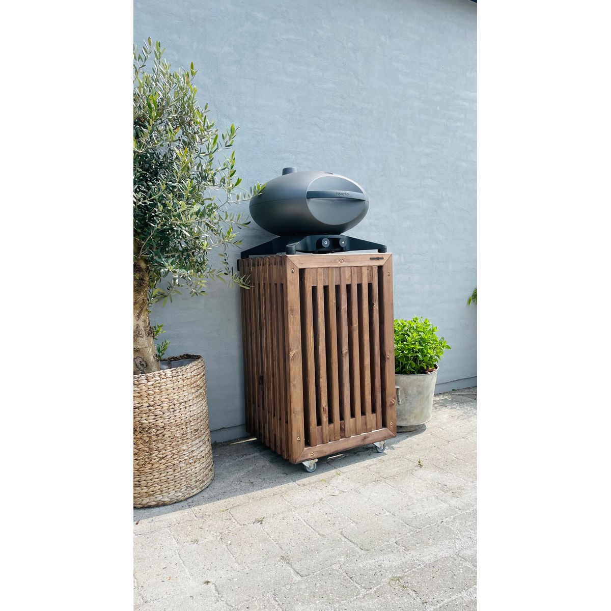 Altan Grillbord med Gasflaskeskjuler | Brunbejdset | 65.5 cm / Med Topplade