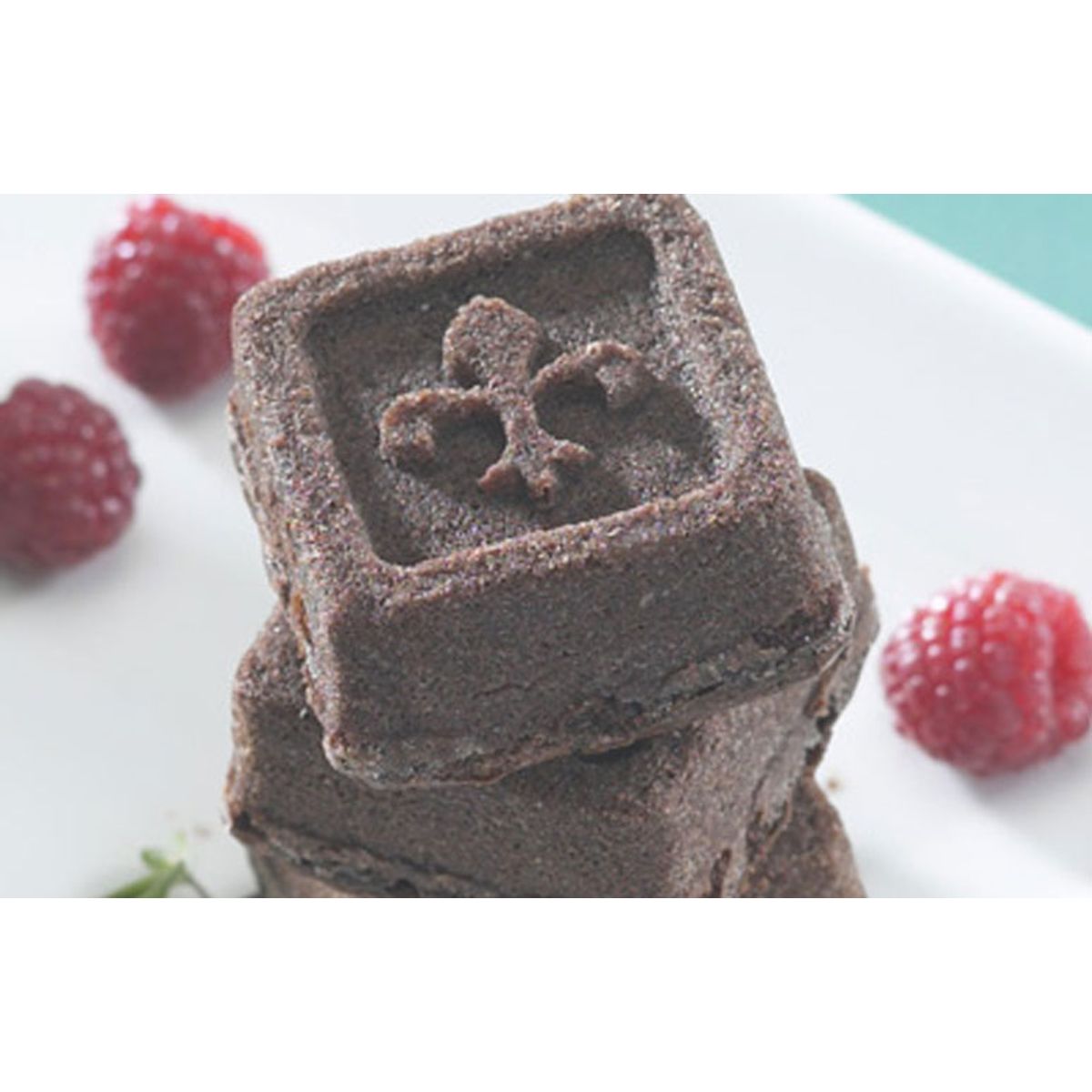 Brownie Bites bageplade med prægning og plastlåg.
