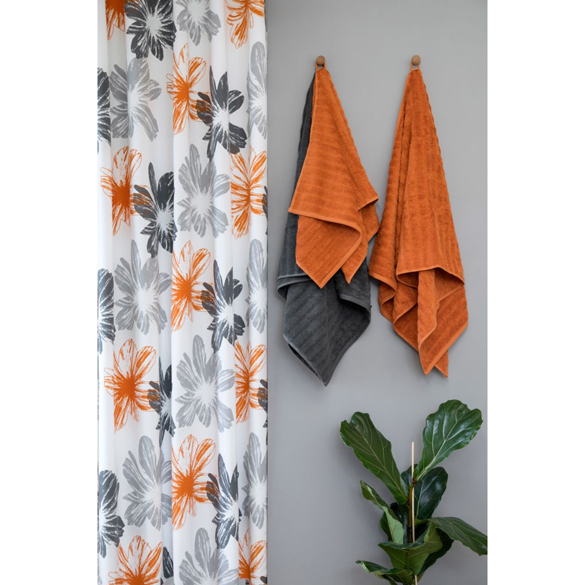 Badeforhæng Flower fra Compliments - 170x200cm - Grå/Orange/Hvid