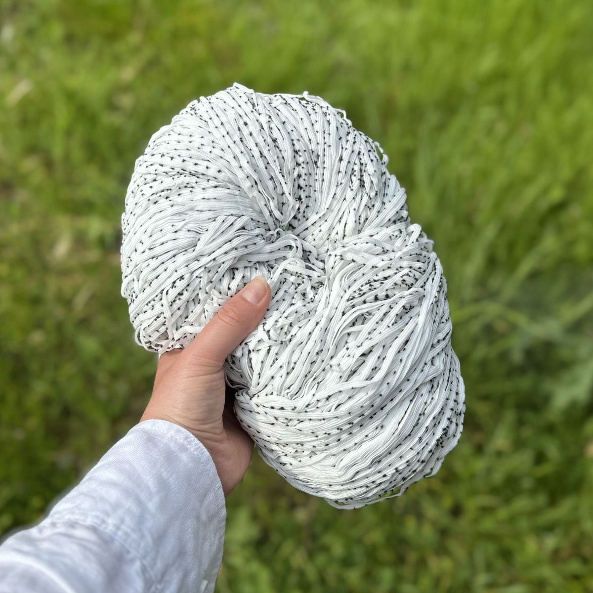Båndgarn i bundter (330g) - Sort/Hvid